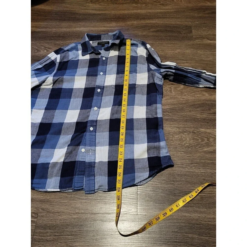 Banana Republic Standard Fit Mens Long Sleeved Button Up Shirt - Large